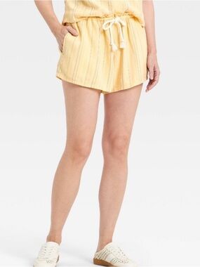 Women's High-Rise Linen Pull-On Shorts - Universal Thread™
Yellow Striped new